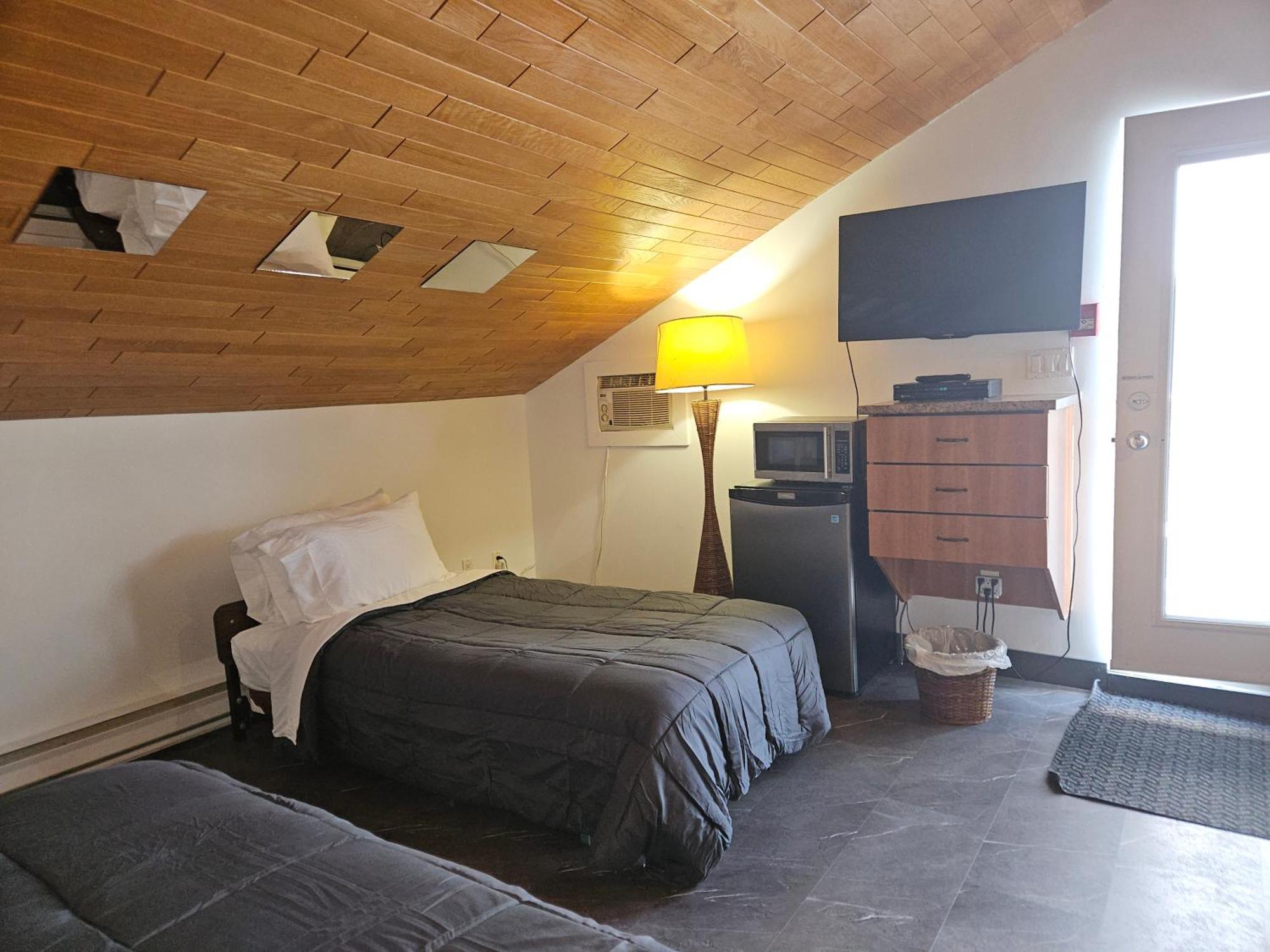 Hotel Auberge St-Felicien Saint-Félicien Exteriör bild